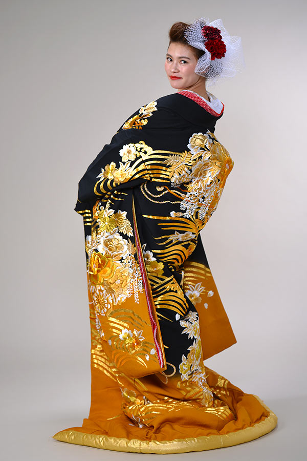 色打掛　黒金茶波花車