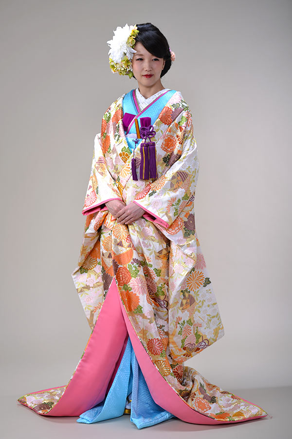 色打掛　白地に籠目糸巻