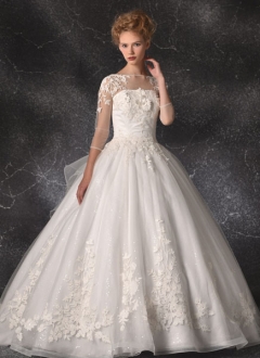 【レンタル可能】ショルダーにレースを施したチュールが印象的な上品な大人かわいいウェディングドレス