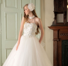 【レンタル可能】チュールもドームラインで一層存在感アップ間違いなしのウェディングドレス