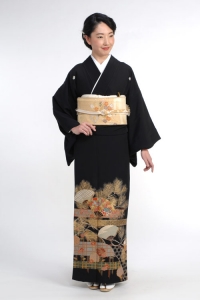 扇と雪輪文様の留袖 黒留袖