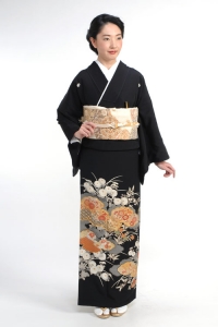 丸紋に万寿菊の留袖 黒留袖