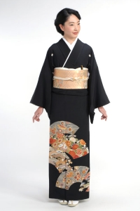 扇面に菊と宝尽くしの留袖 黒留袖