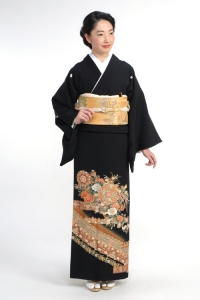 唐花と牡丹の留袖 黒留袖