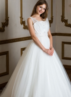 【レンタル可能】シンプルで上品なウェディングドレス