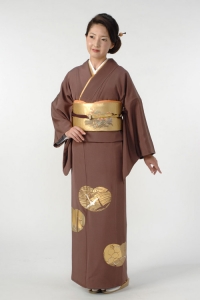 くず葉色・金彩に松竹梅の色留袖