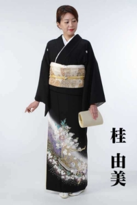 桂由美・バラと胡蝶蘭のブーケの留袖407