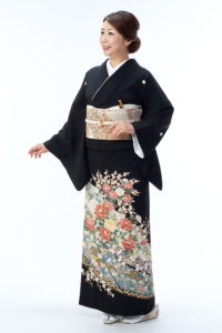 410道長取りに牡丹(やさしい色調の現代的な花模様の留袖